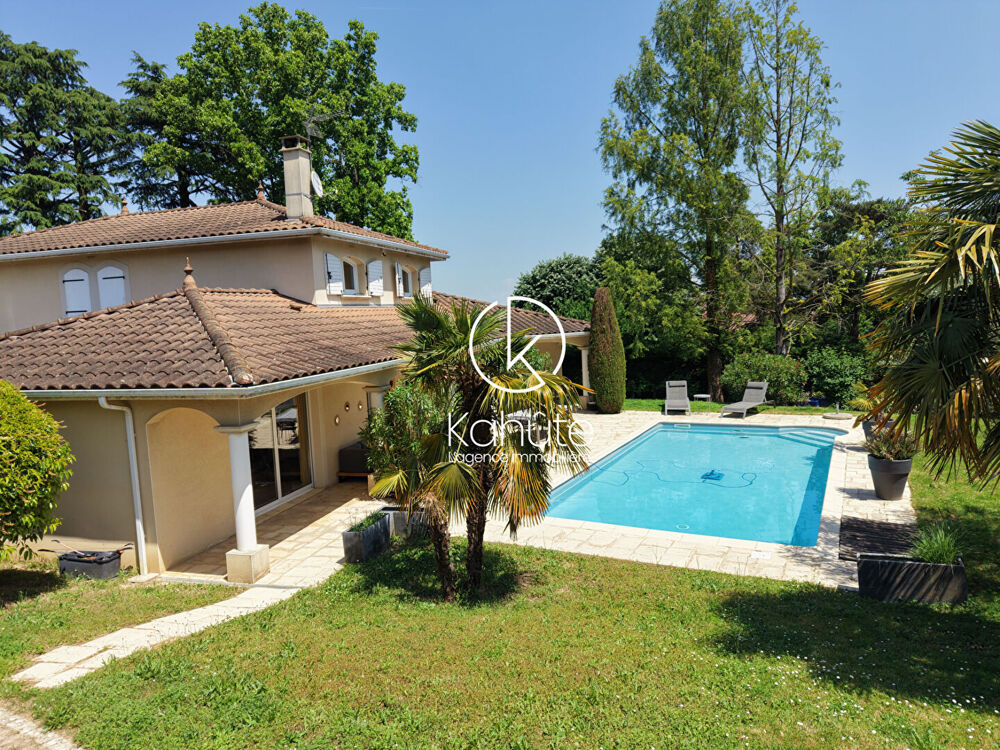 Maison 8 pièces 203 m² · à Collonges au Mont D Or · 203 m² · 1 098 000 €