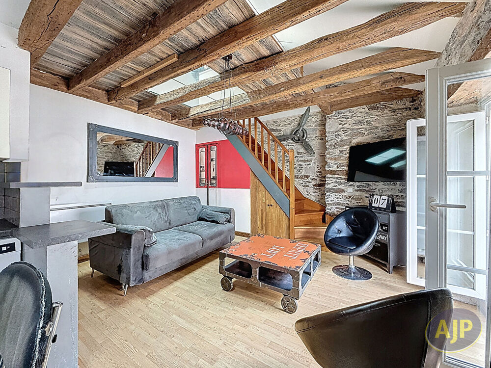 NANTES CENTRE VILLE - T1 BIS PLEIN DE CHARME AU DERNIER ETAGE