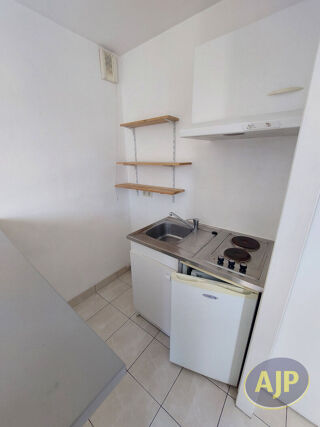  Appartement à louer 1 pièce 28 m²