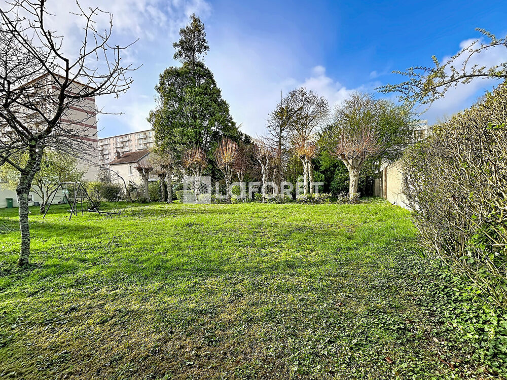 Vente Maison Orléans : grand terrain constructible de 2000 m² avec maison Orleans