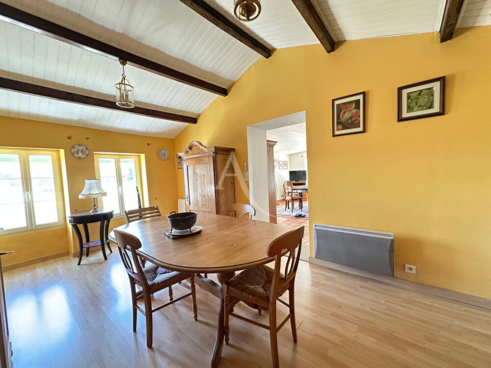 Maison plain pied 2chambres + bureau en campagne d'Aizenay avec dépendances