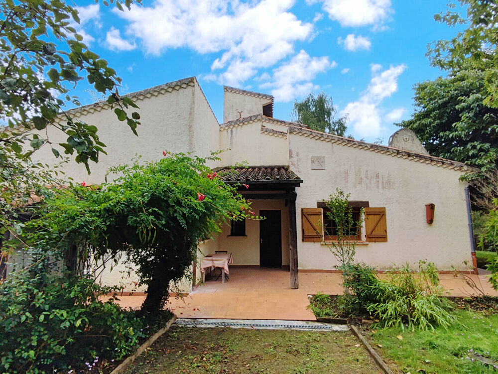 Maison Atypique avec studio indépendant, garage et Grand Terrain Arboré