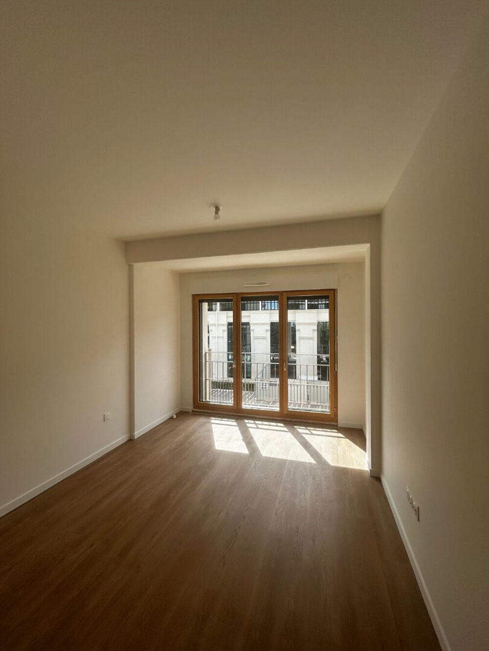A VISITER ! APPARTEMENT FAMILLIALE ! T5 - Métro 13, 14 et future 15, 16, 17