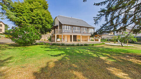  Maison 6 pièces - Centre du village - Parc arboré Maison - 6 pièce(s) - 131 m²