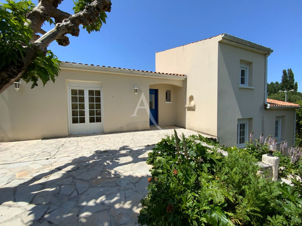 Vente Maison Maison 4 chambres avec piscine  - Centre de Pons Pons