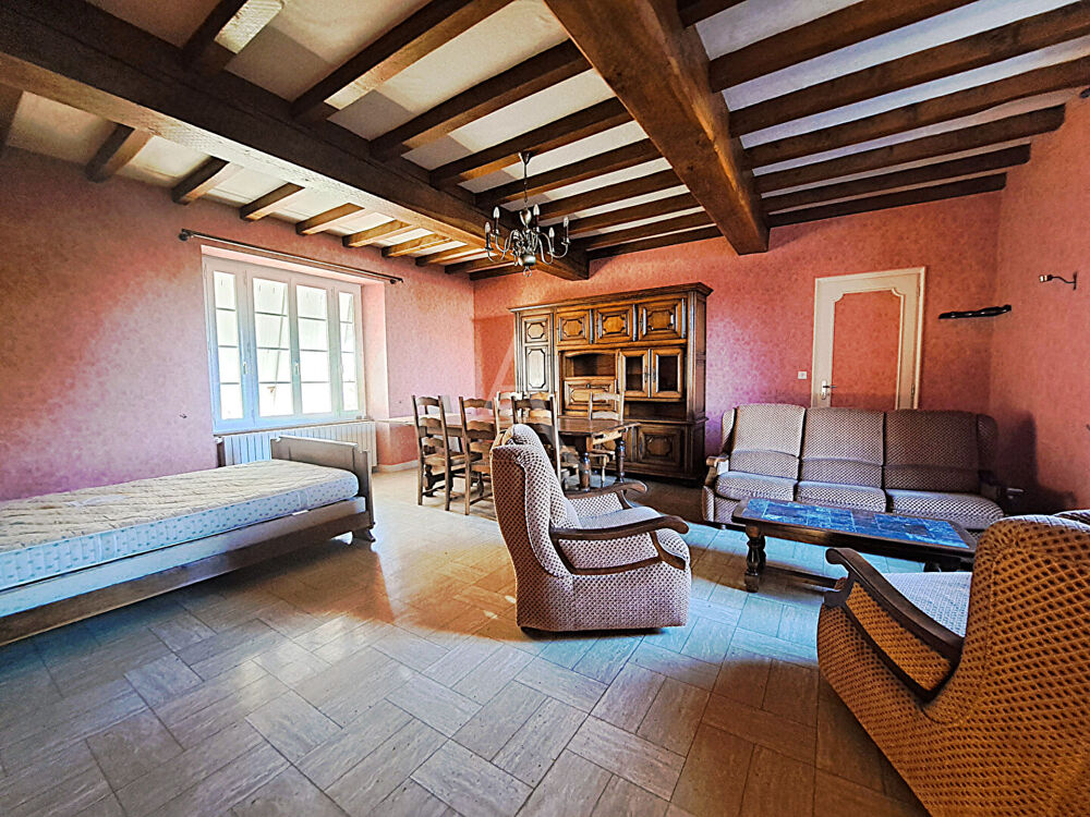 Charmante maison en pierre avec dépendances et grand entrepôt à L'OIE.