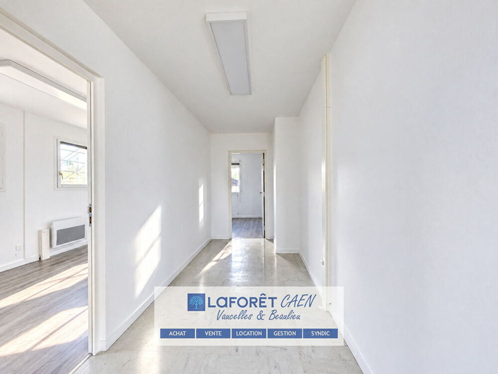 Vente Immeuble Ensemble immobilier bureaux + espace de stockage + appartement 3 pièces Giberville