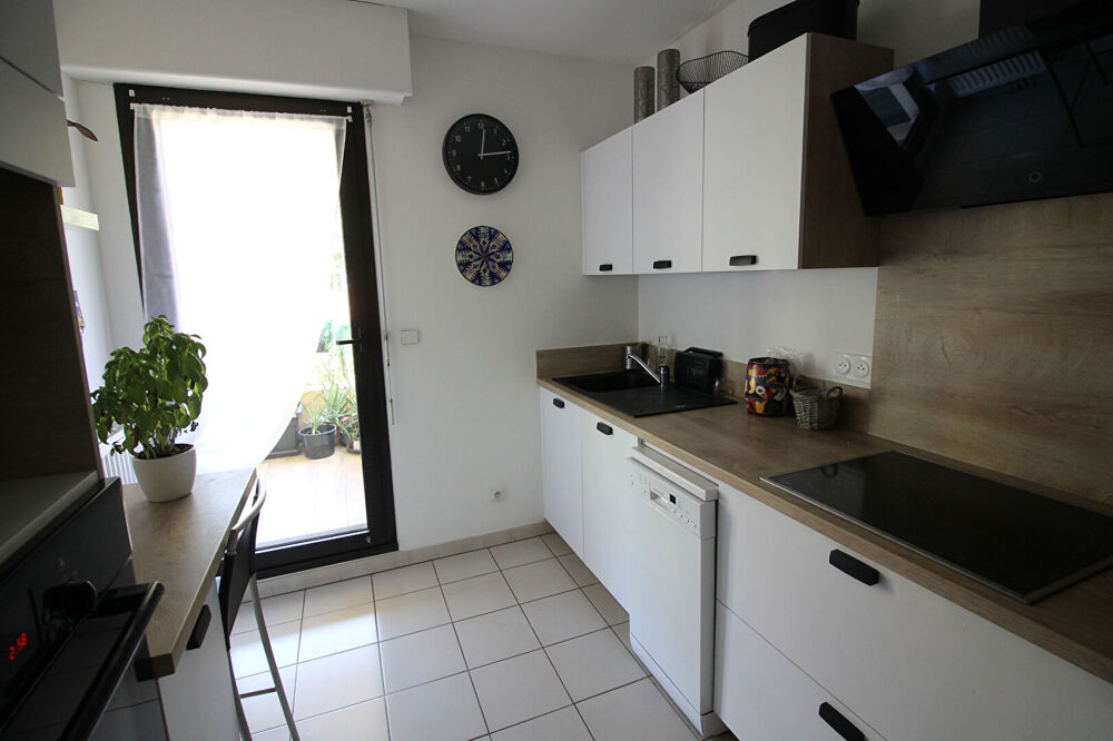Vente Appartement NIMES Centre ville splendide appartement P3 avec terrasse, cellier et garage dans une résidence très recherchée. Nimes