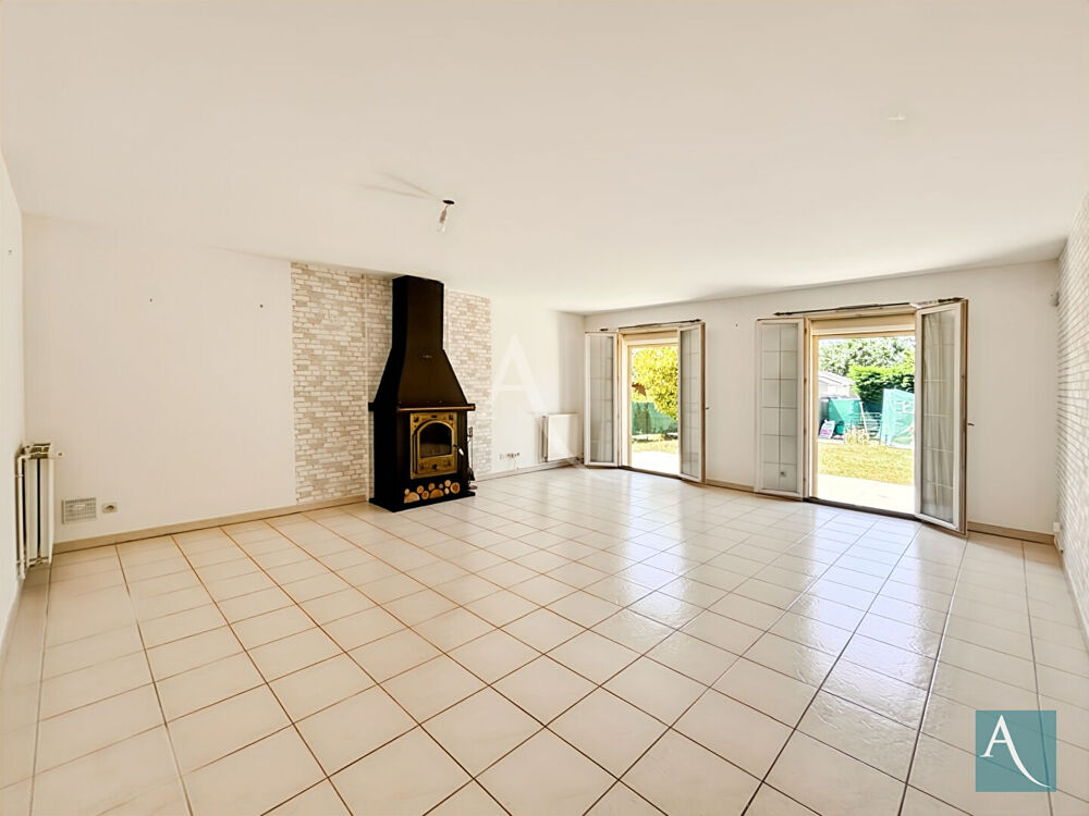 Maison de plain-pied à vendre à Breuillet , 3 chambres , jardin , au calme