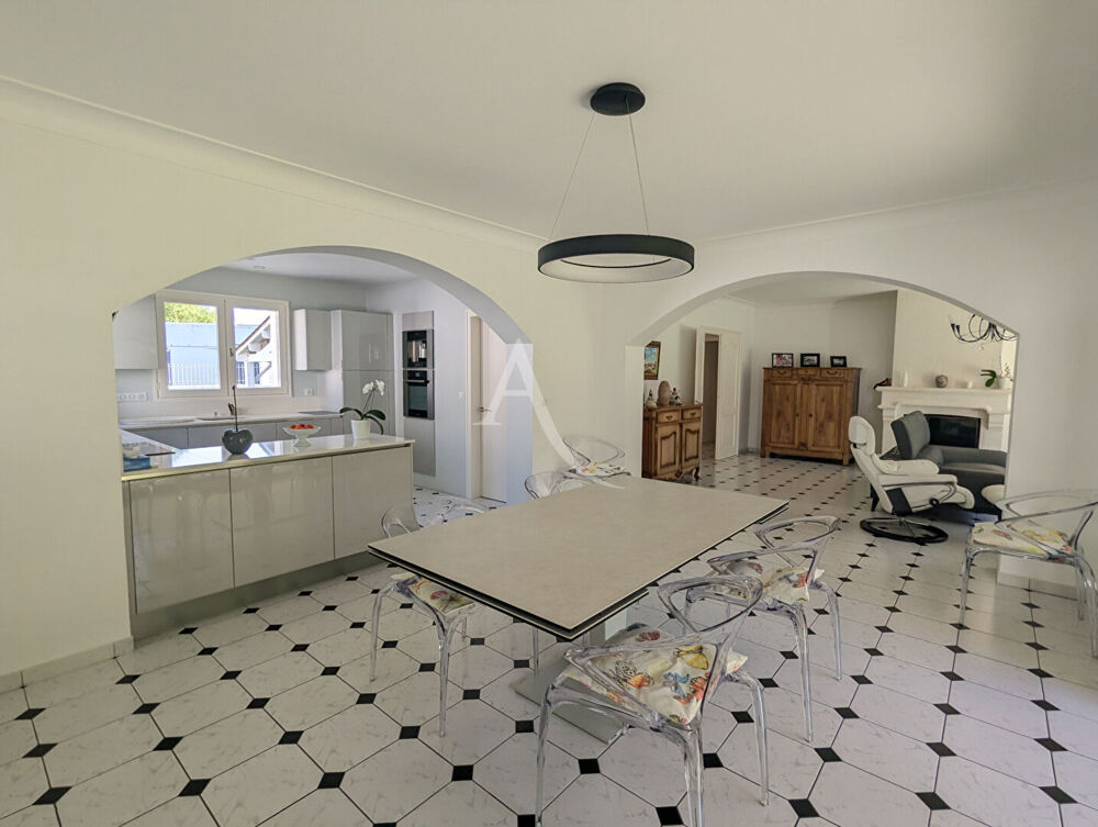 Vente Maison Maison familiale aux beaux volumes avec jardin de 2700 m² - Challans proche centre-ville Challans