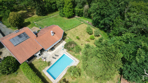   Propri�t� de caract�re avec �tang sur plus de 4 hectares Maison - 7 pi�ce(s) - 204 m�