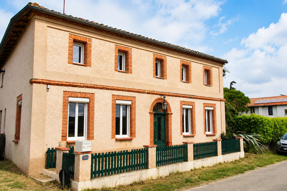 Vente Maison Maison Castelsarrasin 6 pièce(s) 222 m2 Castelsarrasin