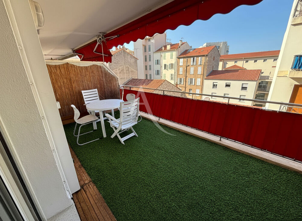 Studio Cannes 1 pièce 28 m2 avec une grande terrasse.