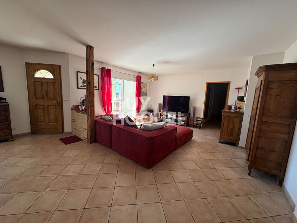 Maison 5 chambres, sous sol complet et jardin.