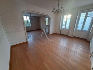  Appartement à louer 4 pièces 127 m²
