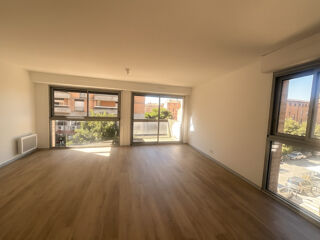 Appartement à louer 3 pièces 76 m²
