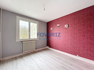  Appartement à louer 4 pièces 82 m²