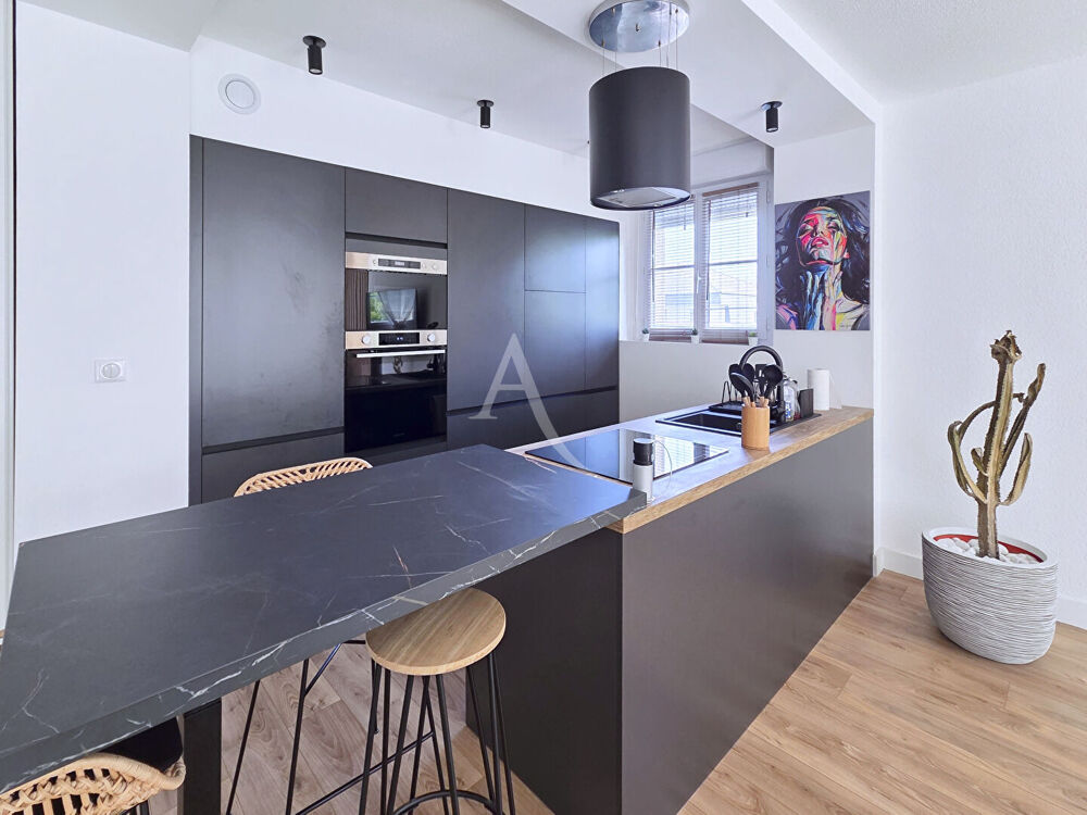 PAU-TRESPOEY Appartement T2 rénové avec balcon, parking