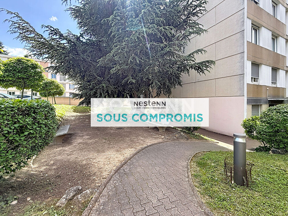 Vente Appartement Appartement 2 Pièces Traversant avec Balcon et Cave - 69500 BRON Bron