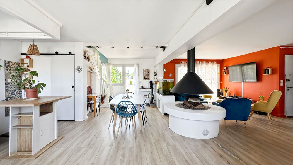 Appartement de 130 m2, 2 chambres, bureau, balcons, 2 caves