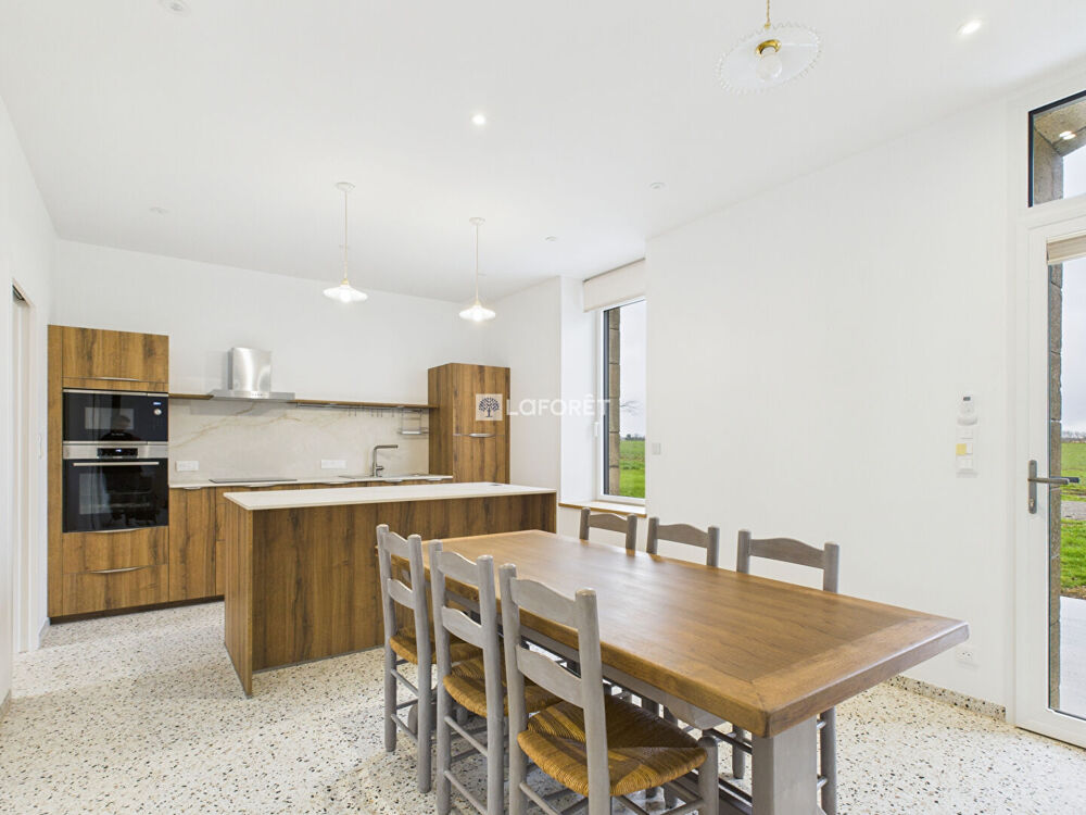 Location Maison Maison POULDREUZIC 5 Pièces 132 m² Pouldreuzic