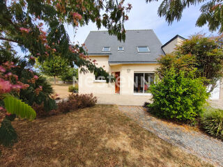 Vente Maison Maison à vendre à Sérent - 4 chambres - jardin - commerces et écoles à pied Serent
