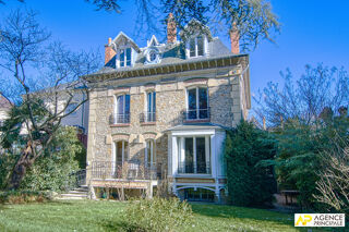 Maison 9 pièces 320 m² · à Versailles · 320 m² · 2 990 000 €