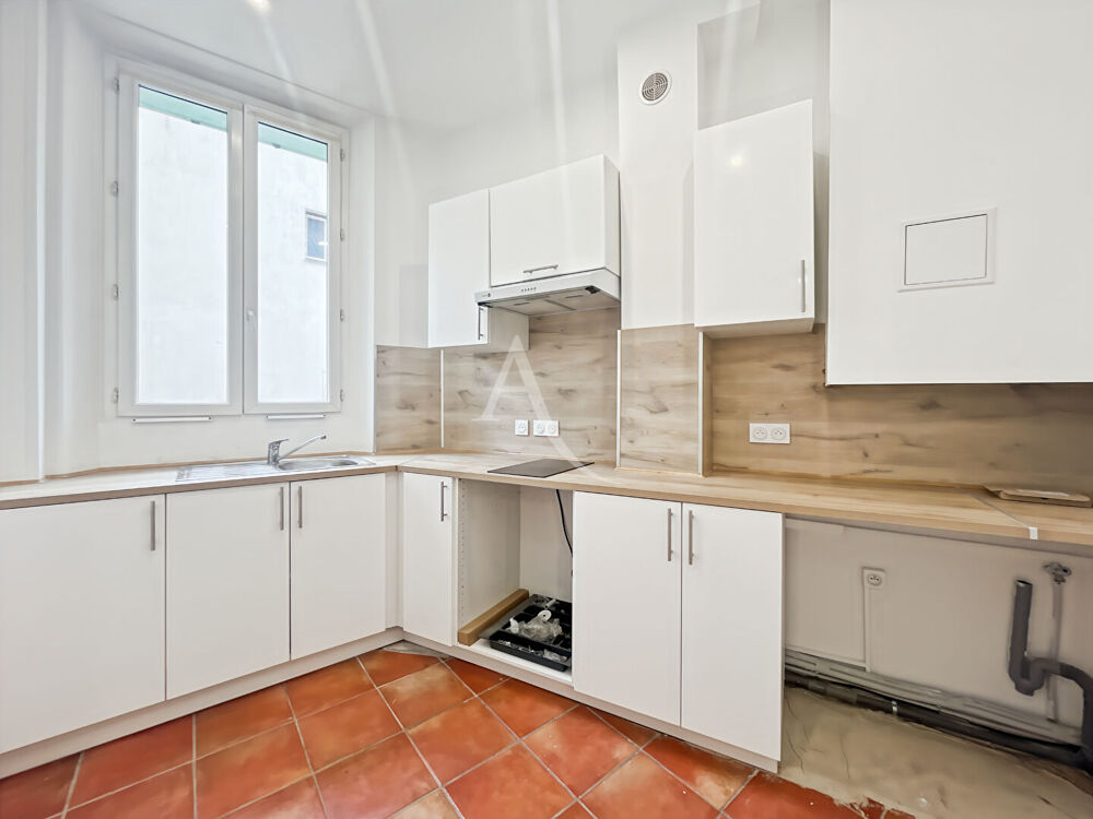 Location Appartement LOCATION NUE A L ANNEE BEAU 2 PIECES  -  CANNES Cannes