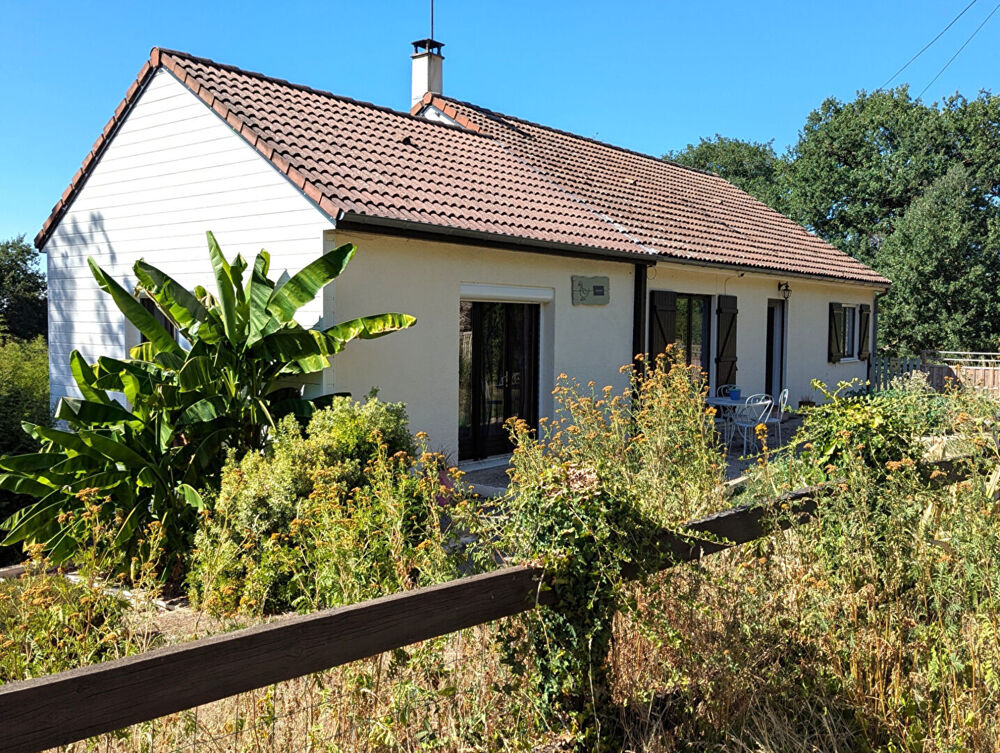 INDRE - Maison avec sous-sol, véranda et étang, dans un hameau rural accueillant.