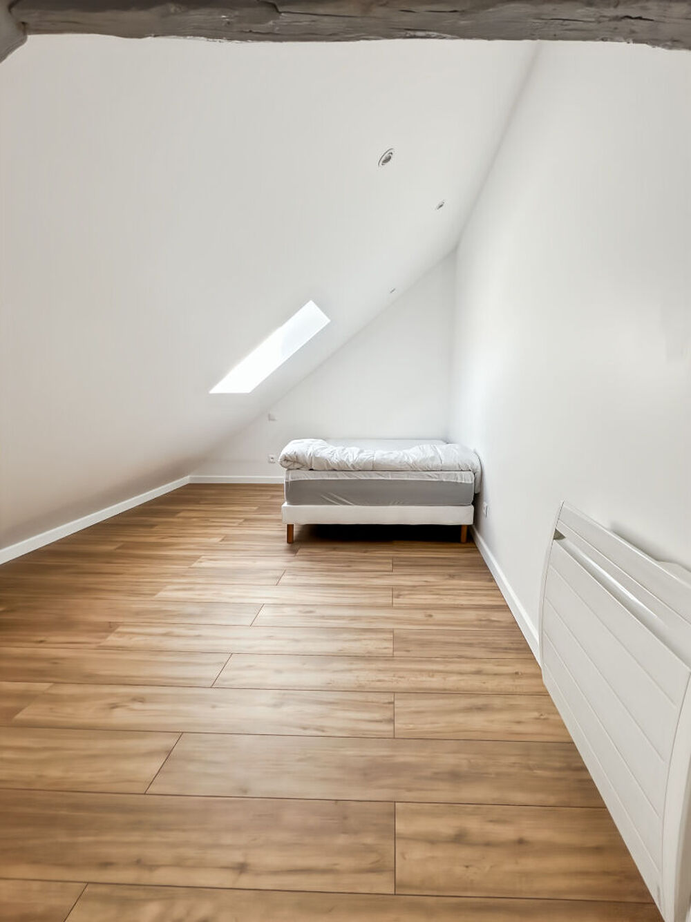 À LOUER - APPARTEMENT MEUBLÉ DUPLEX - MENNECY