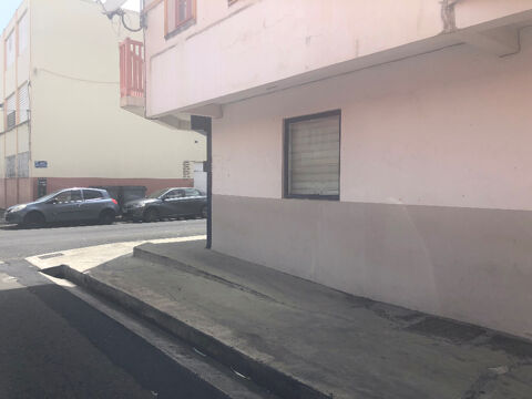 Local commercial de 69m&sup2; &agrave; TERRE-SAINVILLE 2000 97234 Fort de france