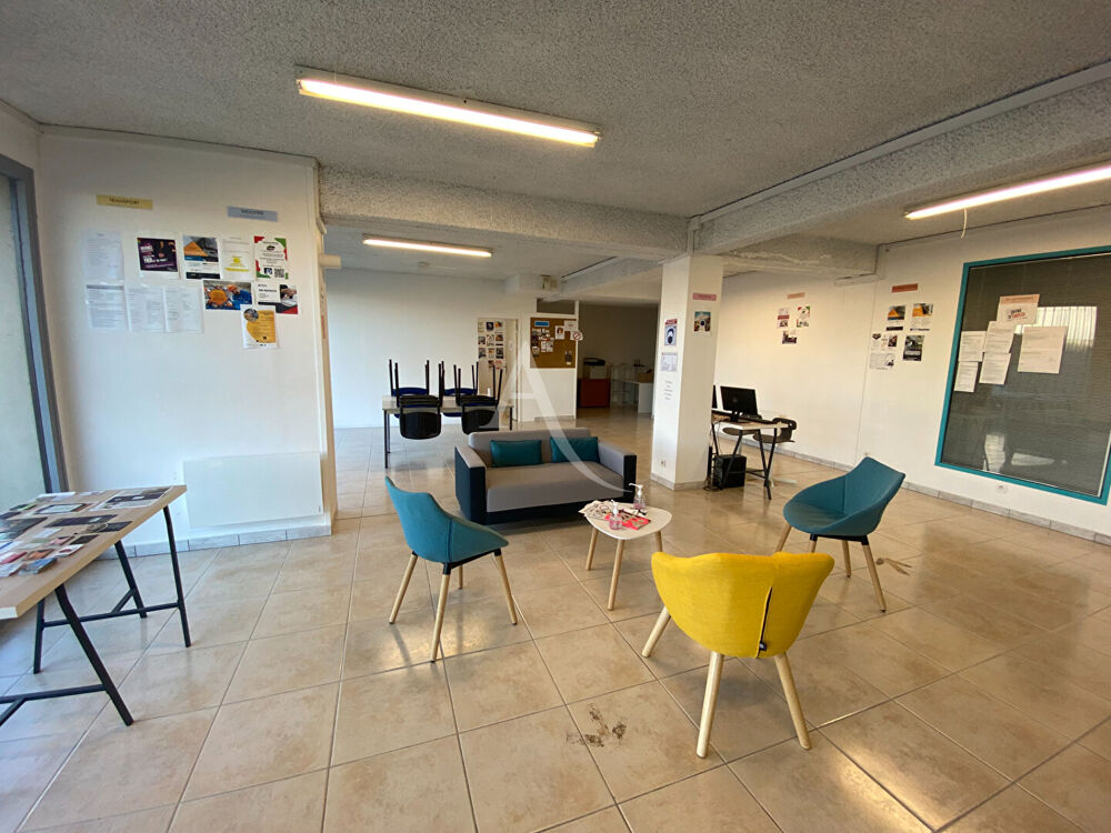   Local commercial - Segre En Anjou Bleu de 186 m2 