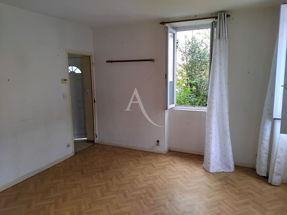 EN VENTE - FOURCHAMBAULT CTRE VILLE Maison avec jardin . 2 chambres et bureau