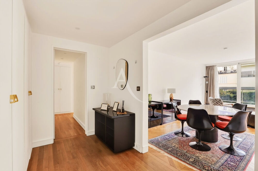 Location Appartement RUE SAINT-DOMINIQUE Appartement meublé 3 pièces - 2 chambres avec balcon filant et vue Tour Eiffel ! Paris 7