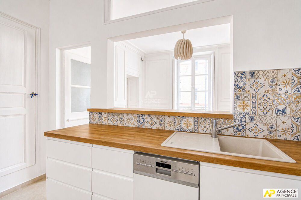 Vente Appartement Versailles St-Louis Appartement 7 pièces 112.7 m² carrez situé au 1er étage Versailles