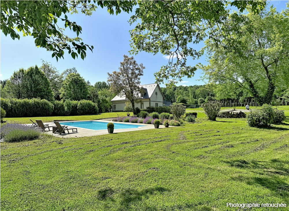 Maison de caractère 283 m² avec 6 chambres et parc de 8 000 m² à Bec-de-Mortagne