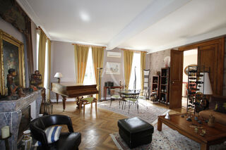  Maison  vendre 15 + pices 744 m