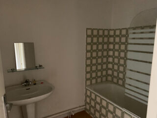  Appartement à louer 2 pièces 63 m²