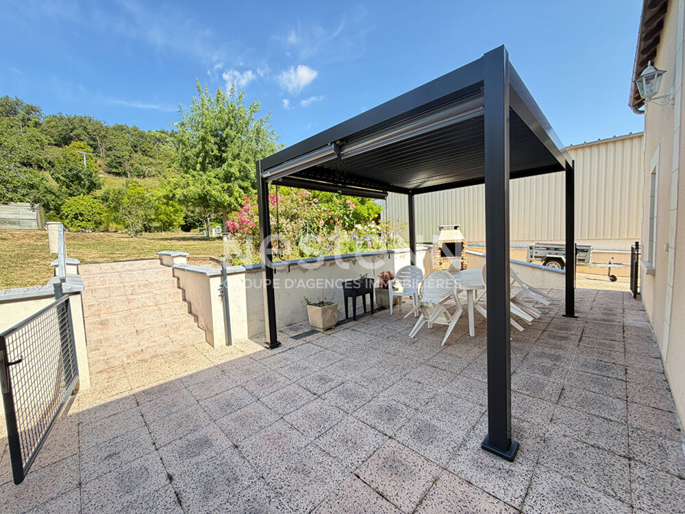 Longère familiale de 174 m² à vendre 6 chambres, garage et piscine à Montval-sur-Loir (72500)