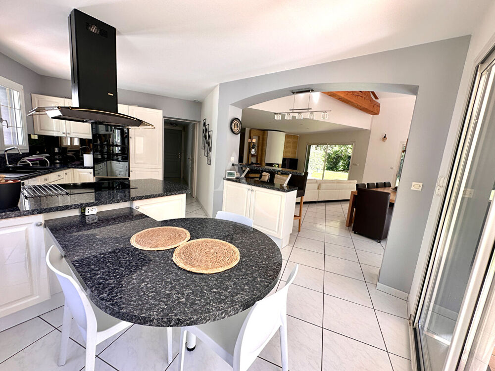 Vente Maison SAINTES - Belle propriété familiale de 186m² sur 2800m² de terrain arboré Saintes