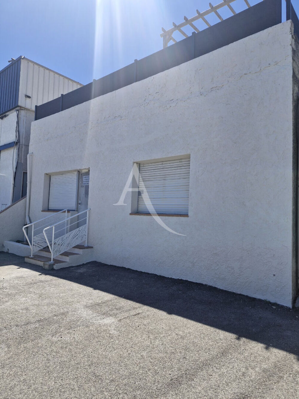   Local commercial  cabinet médical Sollies Ville 150 m2 