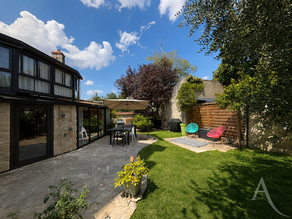 Vente Maison À deux pas de la Cathédrale Saint-Étienne, maison de caractère avec jardin ! Bourges
