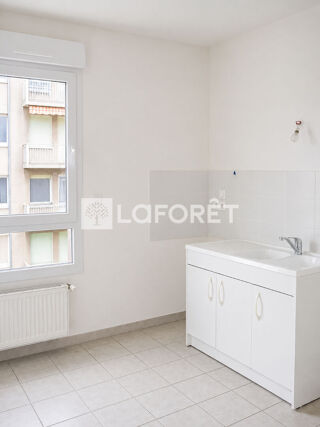 Appartement à louer 3 pièces 78 m²