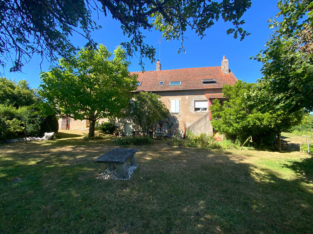 SAINT-EMILAND - Proche gare TGV - Maison de village de 139 m² hab. (3 chambres) avec dépendances (90 m²)