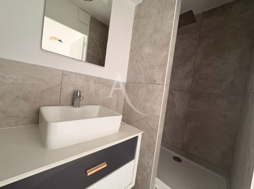 Location Appartement PETIT T2 26m² + TERRASSE + PARKING - MENUCOURT Menucourt