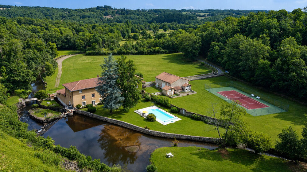 HAUTE VIENNE - Moulin enchanteur au coeur de 7,5 hectares de nature, sans voisins