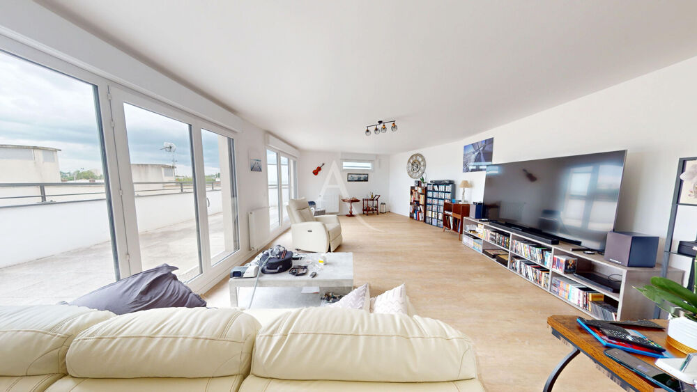 GAGNY, DERNIER ÉTAGE AVEC TERRASSE PANORAMIQUE DE 71 m², RÉSIDENCE RÉCENTE, À DEUX PAS DU RER E