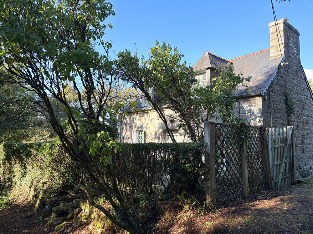 Vente Maison CÔTES-D'ARMOR: Bulat-Pestivien, proche Callac. Charmante maison en pierre de 2 chambres, avec garage et dépendances, sur 2,7 hec Bulat pestivien