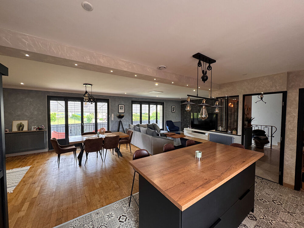 Vente Maison Maison 6 pièces à vendre à Blanzy avec piscine et sous-sol Blanzy