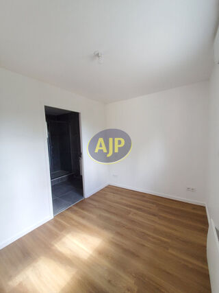  Appartement à louer 2 pièces 33 m²